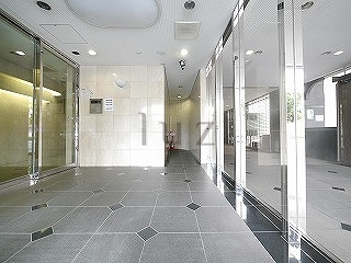 グリフィン横浜桜木町参番館のエントランス