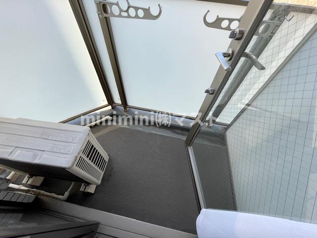 プレサンス堺筋本町駅前シェルのバルコニー
