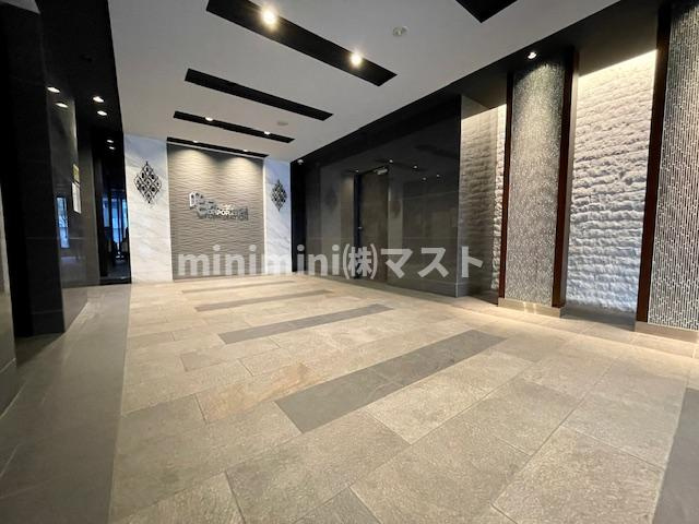 プレサンス堺筋本町駅前シェルのロビー