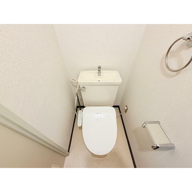 横浜市戸塚区矢部町の賃貸マンションのトイレ