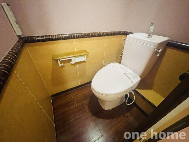 ロイヤルハイツ新大阪のトイレ|◆広めのトイレです！
◆【onehome専任物件】売主様→当社→お客様の関係でご内覧～商談までスムーズです!!