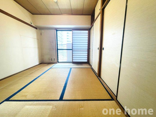 ロイヤルハイツ新大阪の和室|◆6.0帖 和室（北側）です！バルコニーから陽光が差し込む明るい空間です！