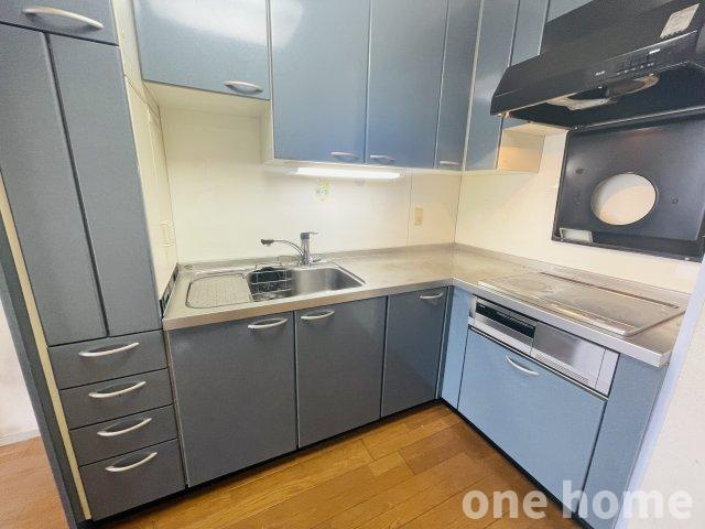 ロイヤルハイツ新大阪のキッチン|◆L字型キッチンです！
◆【onehome専任物件】売主様→当社→お客様の関係でご内覧～商談までスムーズです!!