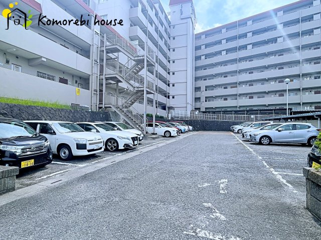 蓮田ビューパレーA棟の駐車場|26.8.22　撮影済み