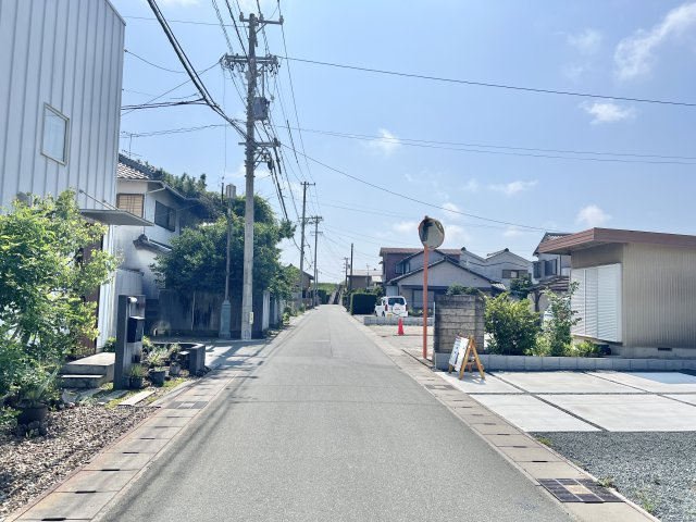 磐田市掛塚新町 3期の前面道路含む現地写真|物件前の道路になります。
