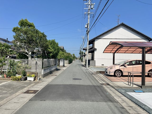 磐田市掛塚新町 3期の前面道路含む現地写真|物件前の道路になります。