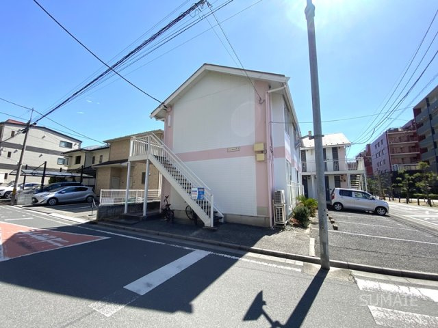 メゾンかんとうの外観|日当たり良しの角地、外観です☆彡