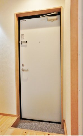 杉並区梅里２丁目のアパートの玄関|明るい玄関です