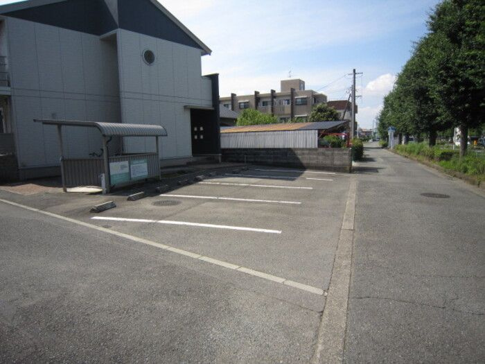 ラフィーネⅡの駐車場