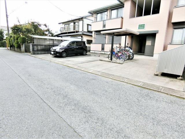 クレストの駐車場