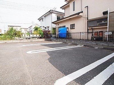 ヴィラ－フロレスタの駐車場