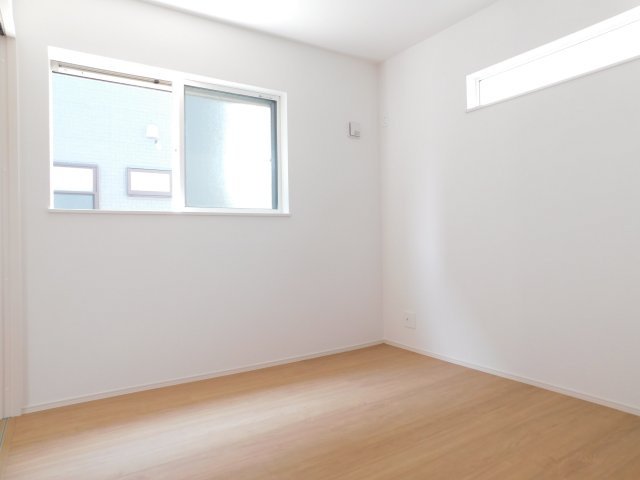名古屋市港区福田１丁目の新築一戸建の洋室|◇１階洋室◇　　南面を含む２面採光で明るい洋室４．５帖　全居室収納完備♪　隣のＬＤＫと続き間で最大２２．０帖！