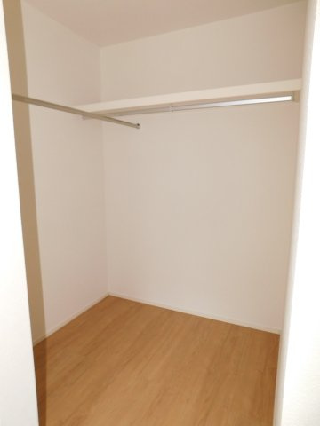 名古屋市港区福田１丁目の新築一戸建の収納|◇ウォークインクローゼット◇　　家族の洋服や季節の荷物など大容量収納できます！