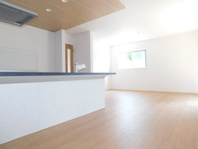名古屋市港区福田１丁目の新築一戸建の居間・リビング|◇リビング◇　　南面を含む２面採光で明るいリビング１７．５帖　家族が集まる明るく広いリビング空間♪