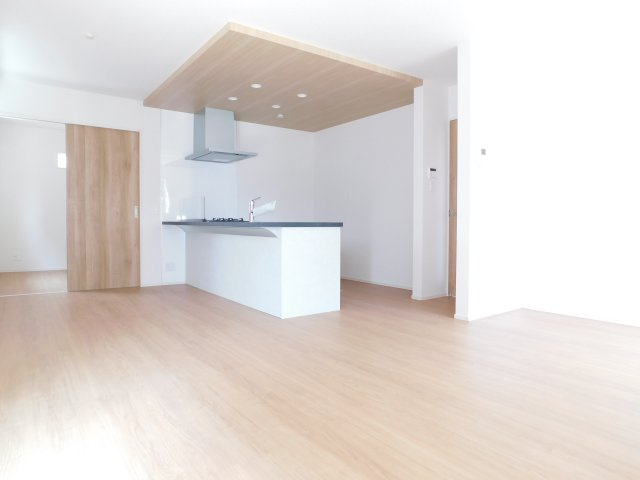 名古屋市港区福田１丁目の新築一戸建の居間・リビング|◇リビング◇　　南面を含む２面採光で明るいリビング１７．５帖　隣の洋室と続き間２２．０帖♪