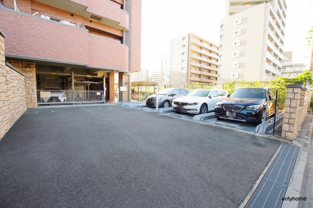 ベルファース緑地公園 仲介手数料無料の駐車場