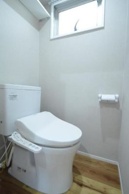 ダイヤモンドレジデンス東日暮里第二のトイレ|落ち着いた色調のトイレです