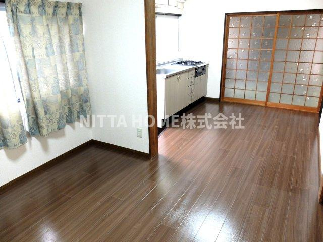 丹波市柏原町南多田の一戸建ての居間・リビング|リビングルームは９帖です★