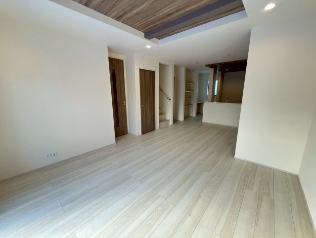 北中城村美崎新築戸建て2号棟（全2棟）の洋室|同施工会社別物件の画像です。参考としてご覧ください。