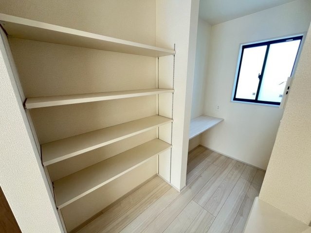 北中城村美崎新築戸建て2号棟（全2棟）の収納|同施工会社別物件の画像です。参考としてご覧ください。