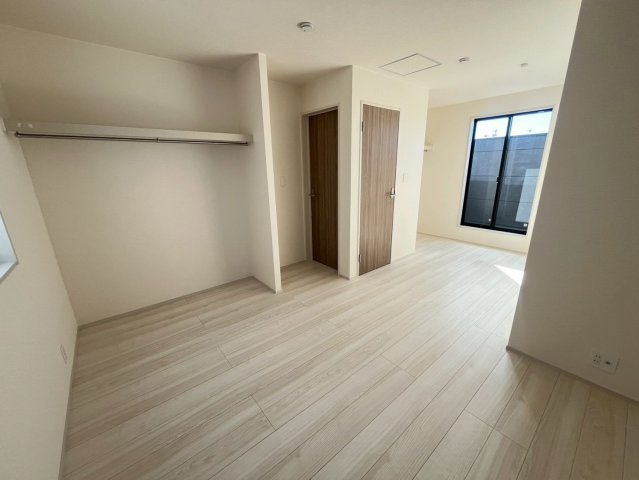 北中城村美崎新築戸建て2号棟（全2棟）の洋室|同施工会社別物件の画像です。参考としてご覧ください。