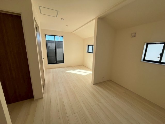 北中城村美崎新築戸建て2号棟（全2棟）の洋室|同施工会社別物件の画像です。参考としてご覧ください。