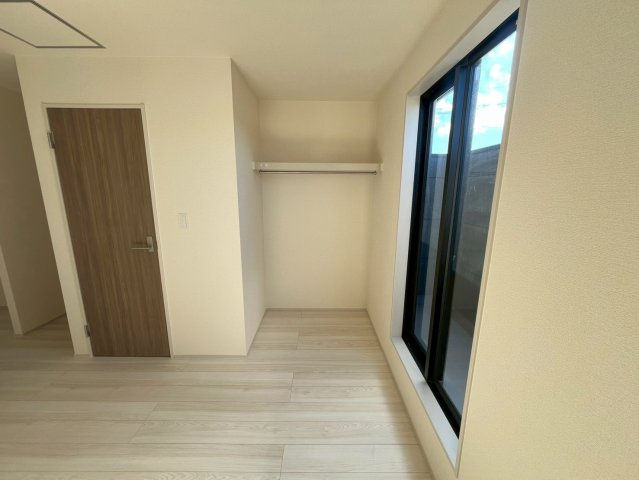 北中城村美崎新築戸建て2号棟（全2棟）の玄関|同施工会社別物件の画像です。参考としてご覧ください。