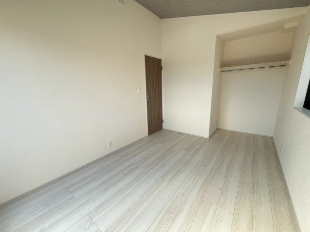 北中城村美崎新築戸建て2号棟（全2棟）の洋室|同施工会社別物件の画像です。参考としてご覧ください。