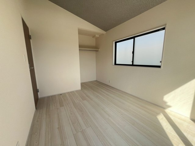 北中城村美崎新築戸建て2号棟（全2棟）の洋室|同施工会社別物件の画像です。参考としてご覧ください。