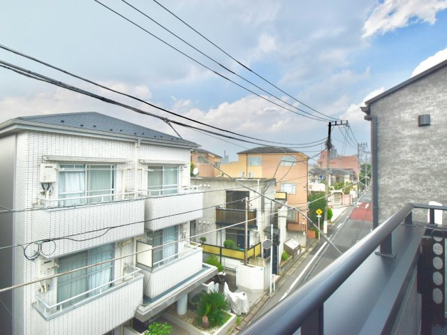 豊島区長崎6丁目　中古戸建のバルコニー|2026.07.23撮影

現地ご見学希望・資料請求などお気軽にお問い合わせ下さい！
03-5990-5201