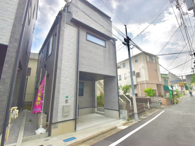 豊島区長崎6丁目　中古戸建の前面道路含む現地写真|2026.07.23撮影

現地ご見学希望・資料請求などお気軽にお問い合わせ下さい！
03-5990-5201