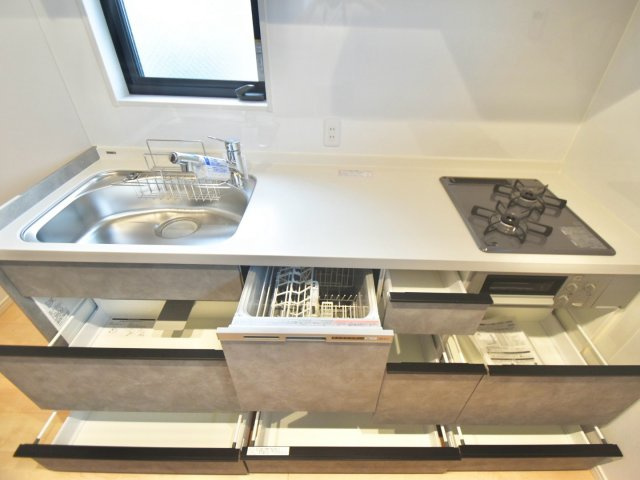 豊島区長崎6丁目　中古戸建のキッチン|2026.07.23撮影

現地ご見学希望・資料請求などお気軽にお問い合わせ下さい！
03-5990-5201
