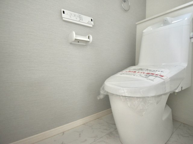 豊島区長崎6丁目　中古戸建のトイレ|2026.07.23撮影

現地ご見学希望・資料請求などお気軽にお問い合わせ下さい！
03-5990-5201