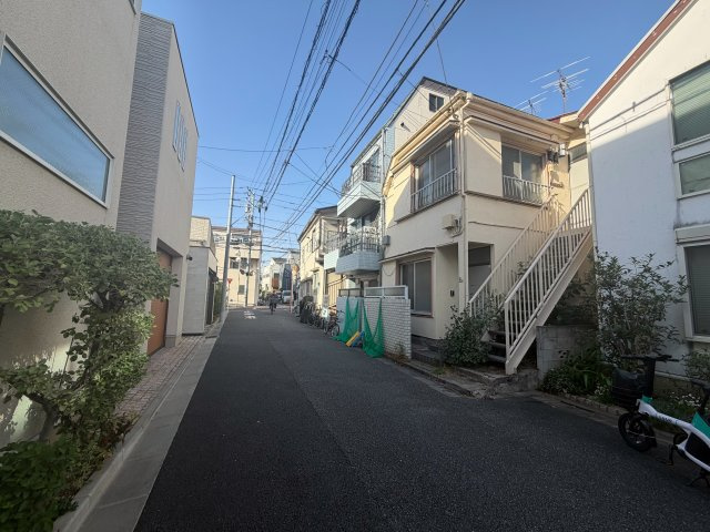 世田谷区梅丘３丁目の売地の前面道路含む現地写真