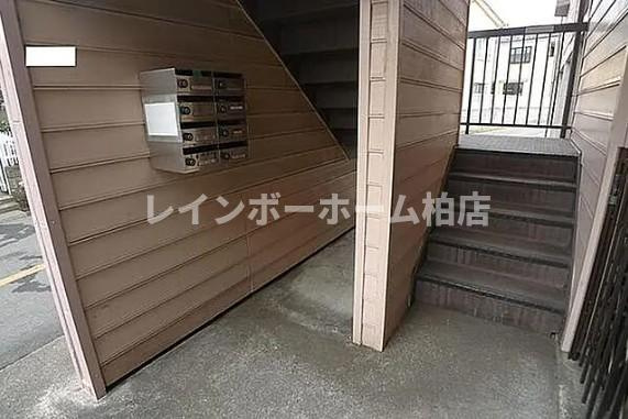 特典：仲介手数料が無料です!!のエントランス