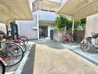 【駐輪場】 | 東急ドエル・アルス長居公園 | 駐輪場に屋根があるので、雨の日に自転車が濡れにくく嬉しいですね！