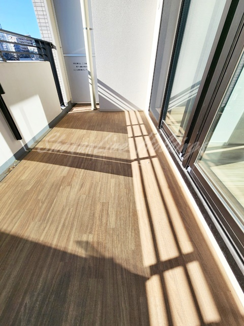 藤沢市川名１丁目の賃貸マンションのバルコニー|同建物別号室参考写真