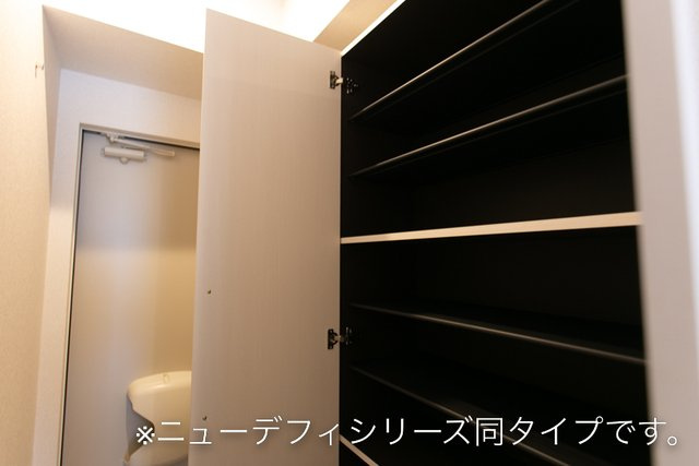 カーサ　ピァッツァ　寄居　Ａの玄関