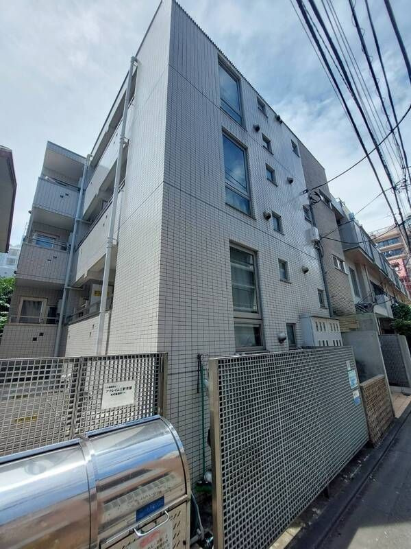 アクレイム三軒茶屋の外観