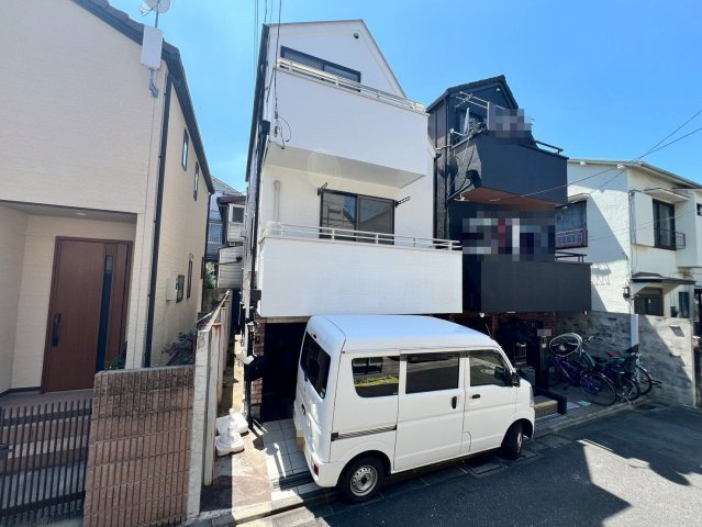 【外観】 | 中野区中野１丁目　中古戸建て | その邸が魅せる気品・上質感・安らぎ、その全てが日常になります