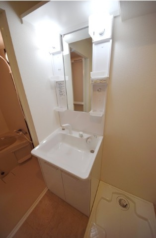 八潮市大瀬５丁目のアパートの独立洗面台|※別部屋参考写真