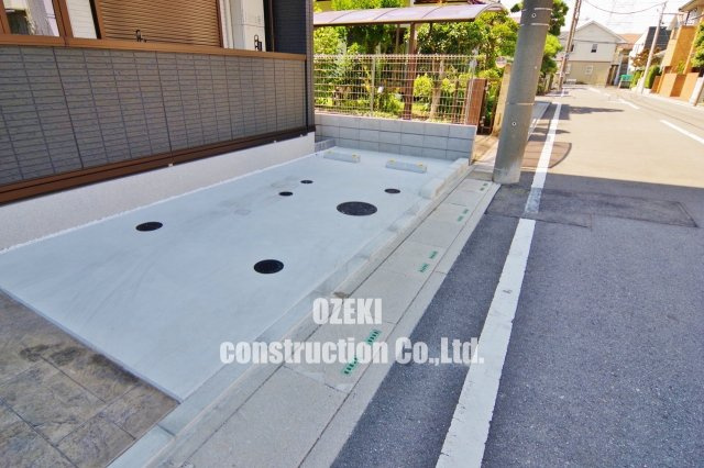 グラン南越谷の駐車場