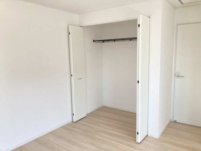 クレイドルガーデン前橋市富士見町時沢第11　3号棟の収納|【イメージ写真】2階洋室1収納です