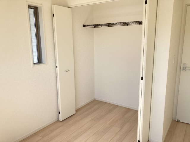 クレイドルガーデン前橋市富士見町時沢第11　3号棟の収納|【イメージ写真】2階洋室2の収納スペースです