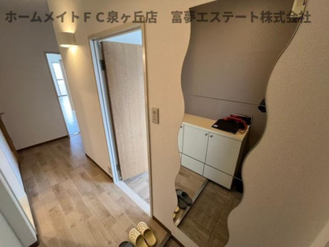 【玄関】 | ブエナビスタ和泉中央 | ※イメージ　同物件別号室の写真