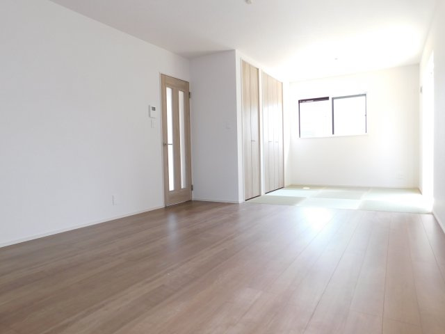 名古屋市港区福田１丁目の新築一戸建の居間・リビング|◇リビング◇　　南面を含む２面採光で明るいリビング２０．５帖　家族が集まってもゆったり過ごせます。
