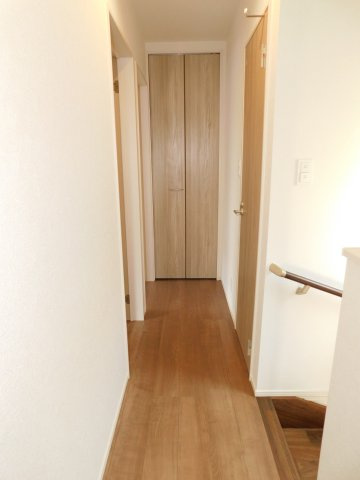 名古屋市港区福田１丁目の新築一戸建の収納|◇ファミリークローゼット◇　　２階廊下の突き当りにＦＣＬ完備！　家族の洋服や季節の荷物など大容量収納できます！