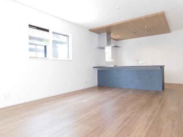 名古屋市港区福田１丁目の新築一戸建の居間・リビング|◇リビング◇　　南面を含む２面採光で明るいリビング２０．５帖　家族が集まる明るく広いリビング空間♪