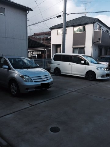 ピース　コートの駐車場