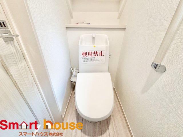 町田市東玉川学園1丁目のトイレ|節水型でエコなトイレには今では当たり前のウォシュレット付き。換気機能も着いているので常に快適ですね♪